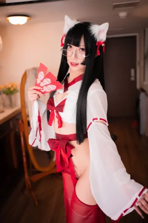 Money冷冷《巫女》主题写真：60张全套美图，含2个视频