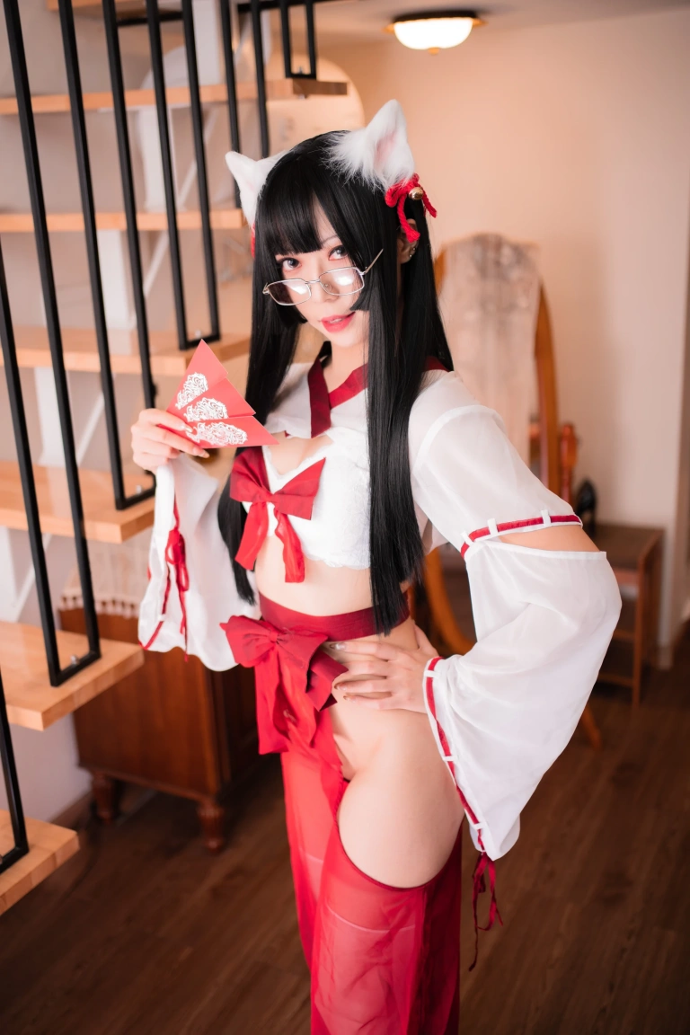 Money冷冷《巫女》主题写真：60张全套美图，含2个视频
