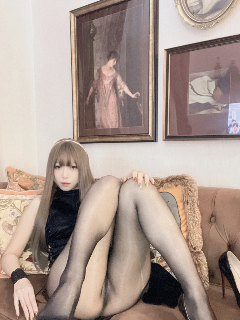 Money冷冷《绑带旗袍裙》主题写真：64张全套美图