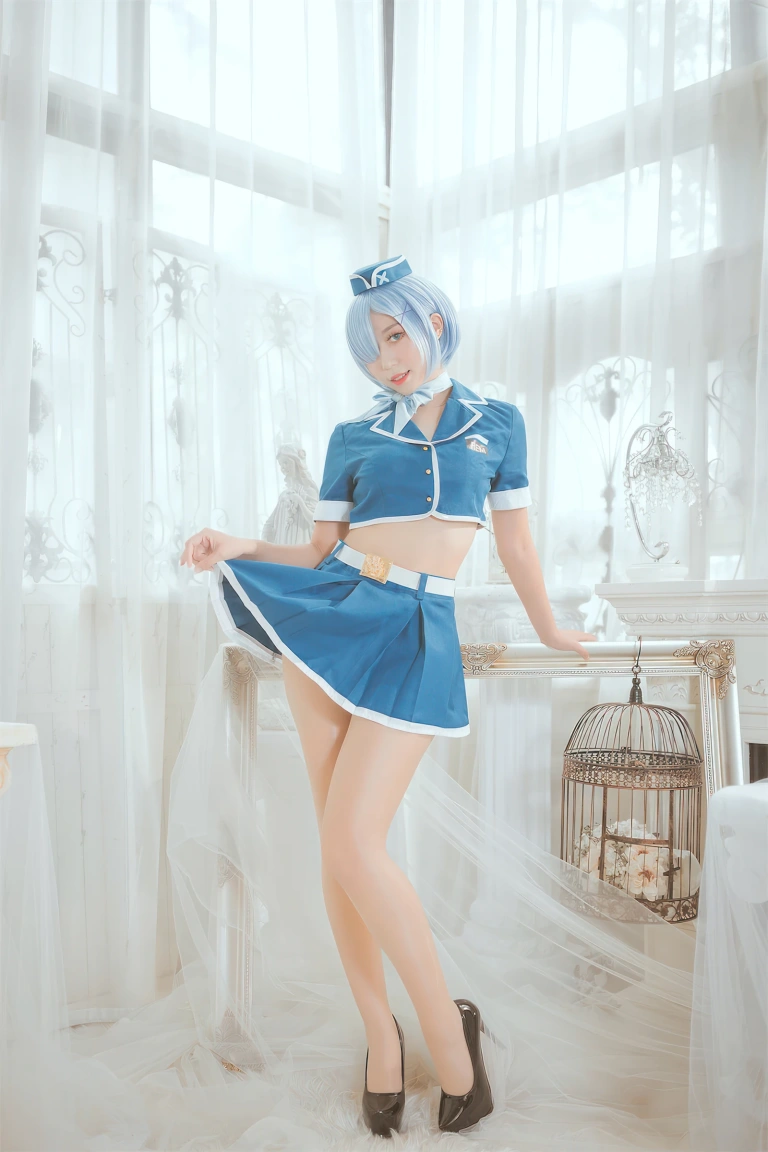 Money冷冷《蕾姆空姐小恶魔》主题写真：33张全套美图