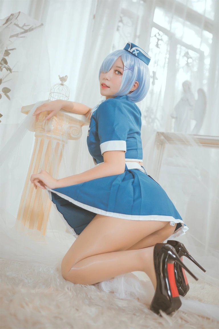 Money冷冷《蕾姆空姐小恶魔》主题写真：33张全套美图