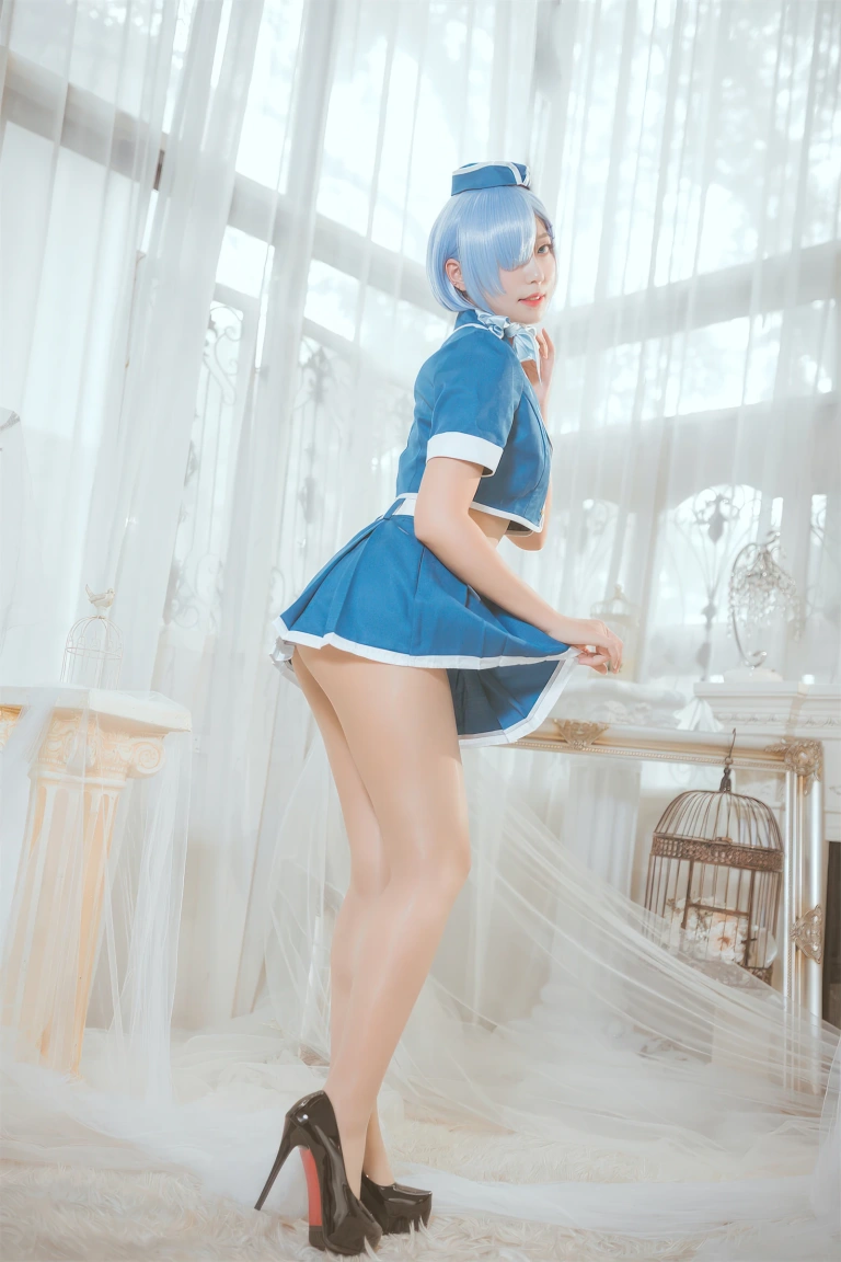 Money冷冷《蕾姆空姐小恶魔》主题写真：33张全套美图