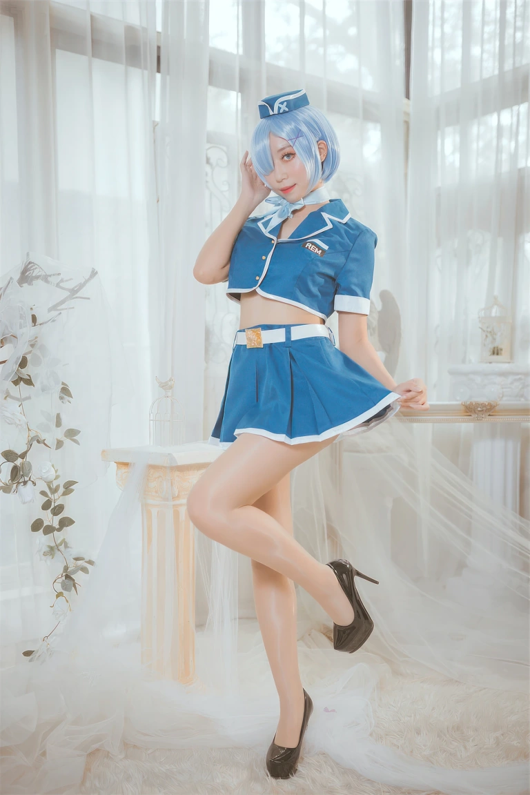 Money冷冷《蕾姆空姐小恶魔》主题写真：33张全套美图