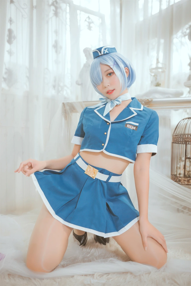 Money冷冷《蕾姆空姐小恶魔》主题写真：33张全套美图