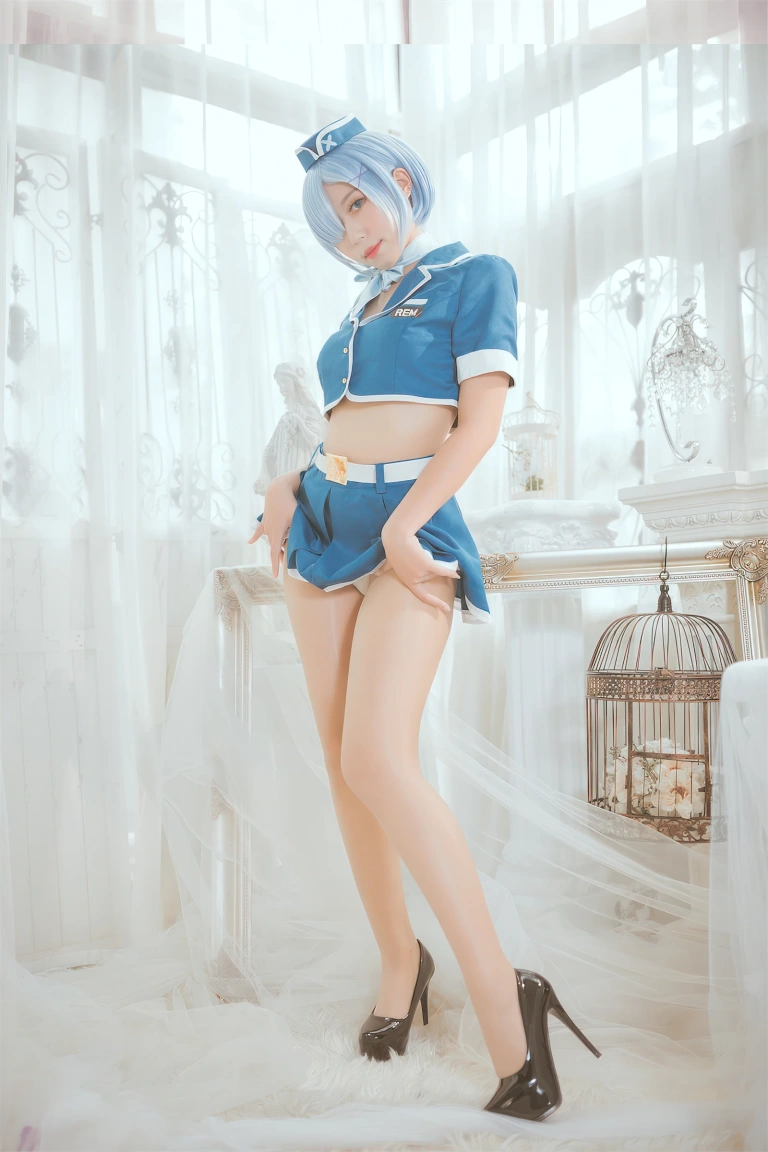 Money冷冷《蕾姆空姐小恶魔》主题写真：33张全套美图