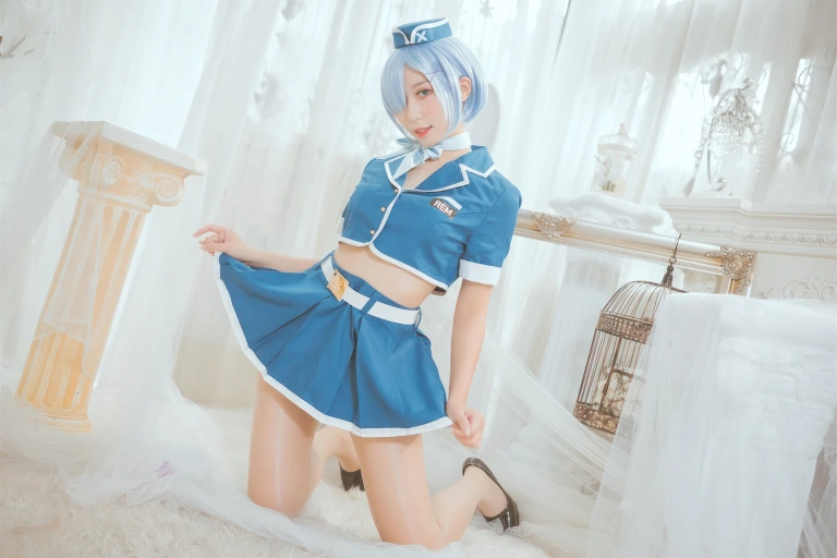 Money冷冷《蕾姆空姐小恶魔》主题写真：33张全套美图