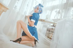 Money冷冷《蕾姆空姐小恶魔》主题写真：33张全套美图