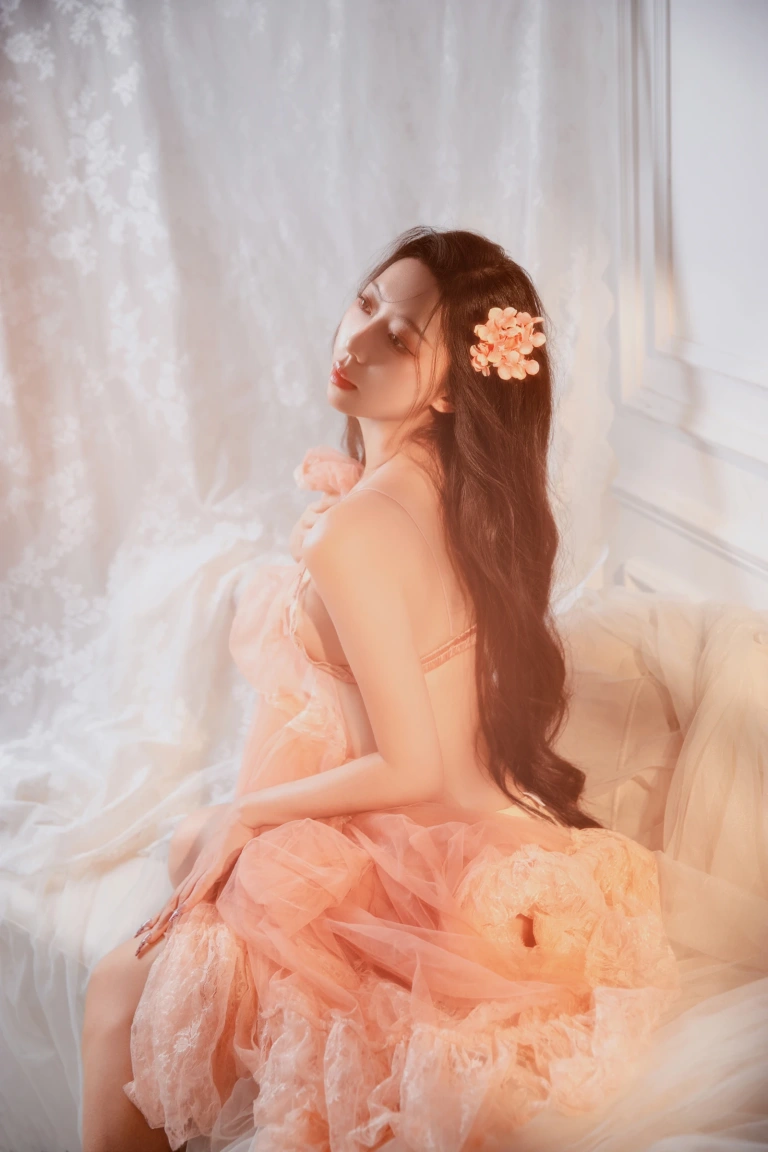 Money冷冷《仙女粉氛围感写真》主题写真：30张全套美图