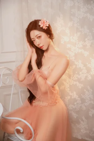 Money冷冷《仙女粉氛围感写真》主题写真：30张全套美图