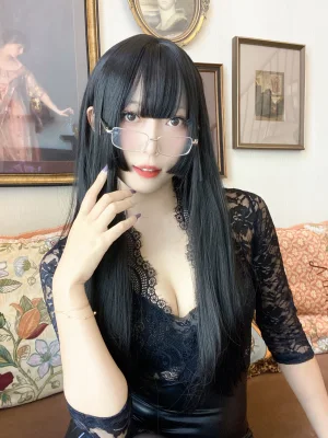 Money冷冷《黑蕾丝OL》主题写真：48张全套美图，含2个视频
