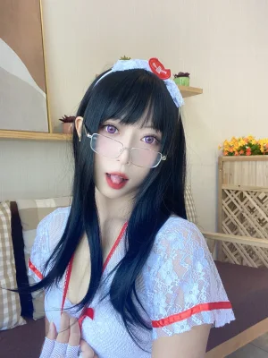 Money冷冷《白网护士套》主题写真：48张全套美图，含2个视频