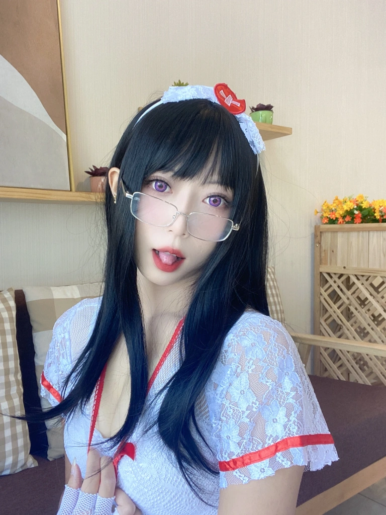 Money冷冷《白网护士套》主题写真：48张全套美图，含2个视频