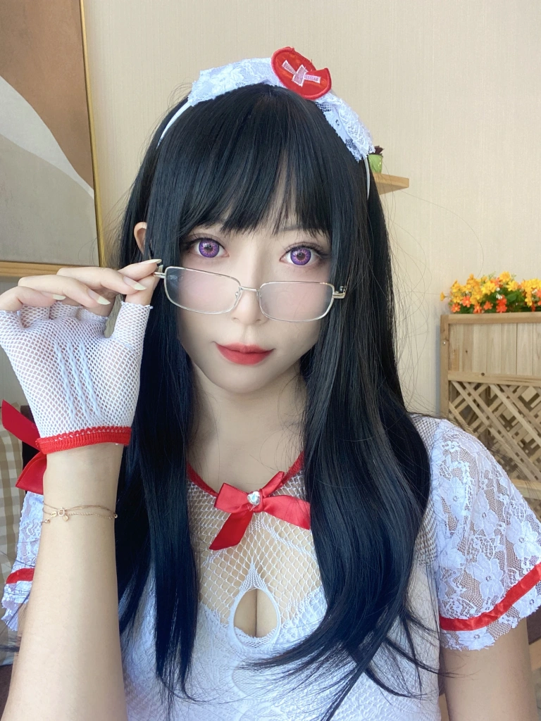 Money冷冷《白网护士套》主题写真：48张全套美图，含2个视频