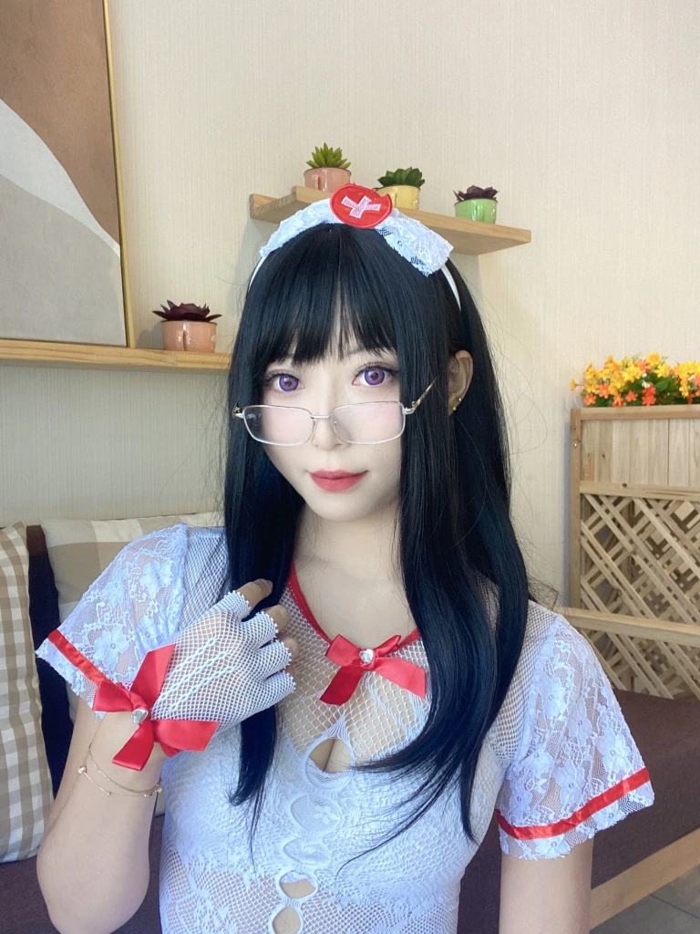 Money冷冷《白网护士套》主题写真：48张全套美图，含2个视频