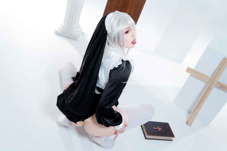 Natsuko_夏夏子《反差修女》主题写真：40张全套美图，含1个视频