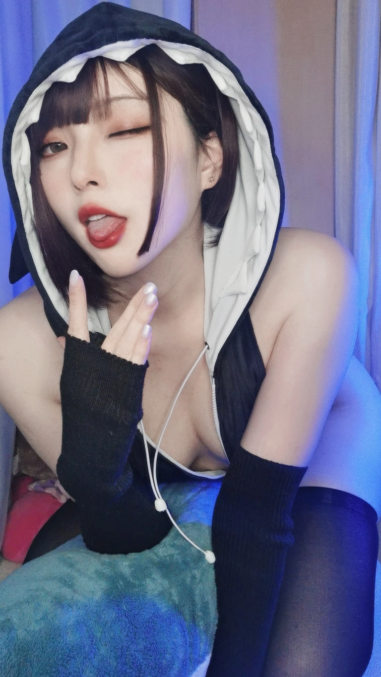 Natsuko_夏夏子《虎鲸自拍》主题写真：25张全套美图