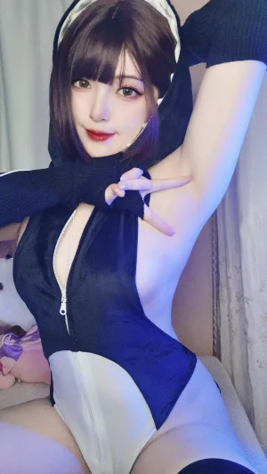 Natsuko_夏夏子《虎鲸自拍》主题写真：25张全套美图