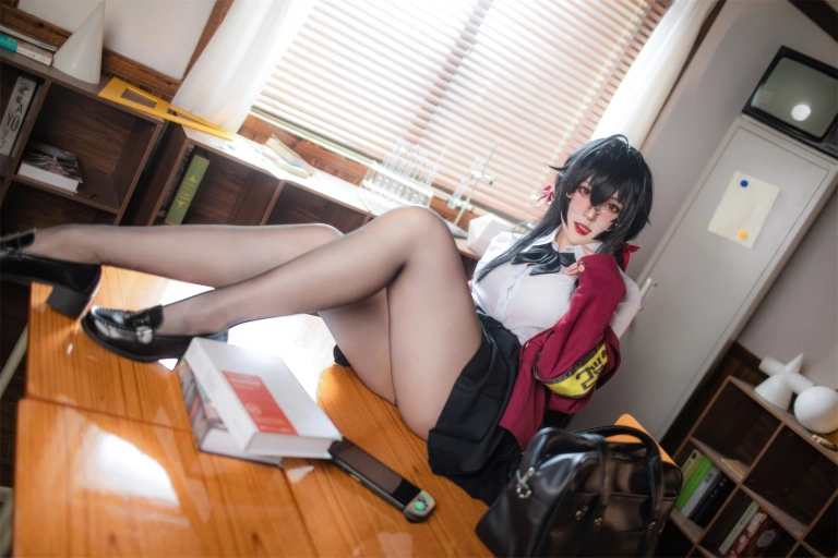 Natsuko_夏夏子《大凤JK》主题写真：40张全套美图
