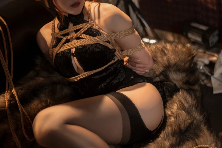 Natsuko_夏夏子《束》主题写真：60张全套美图