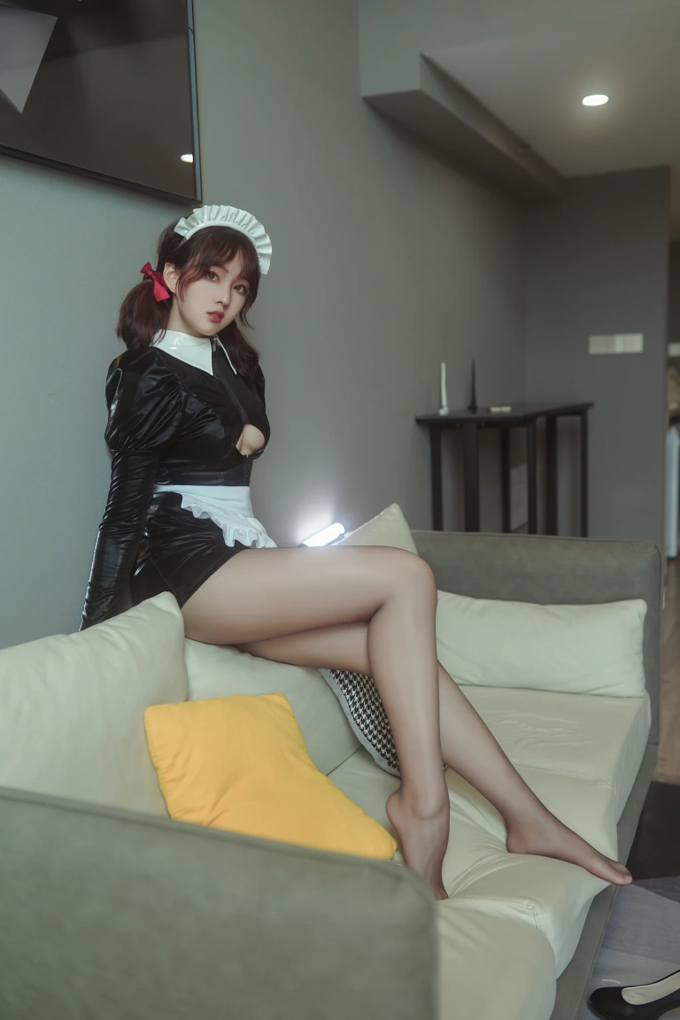 Natsuko_夏夏子《漆黑女仆》主题写真：50张全套美图
