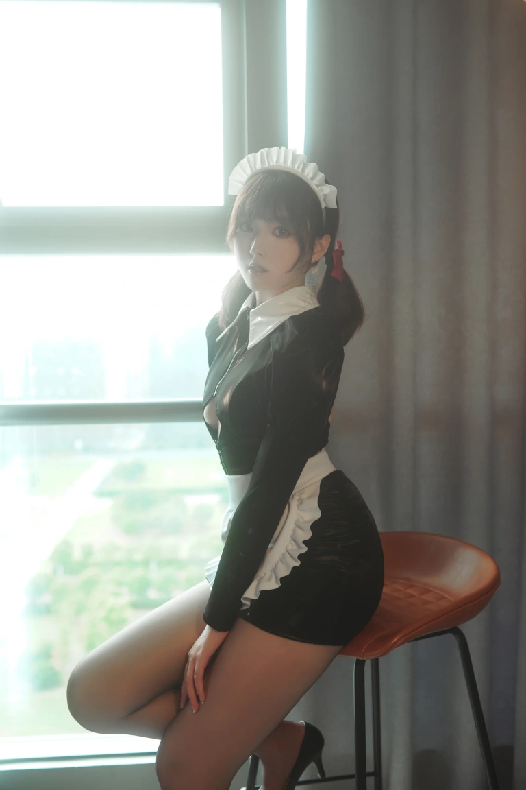 Natsuko_夏夏子《漆黑女仆》主题写真：50张全套美图