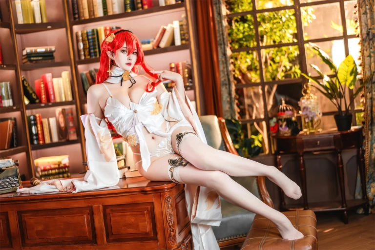 Natsuko_夏夏子《崩坏：星穹铁道 姬子礼服》主题写真：77张全套美图