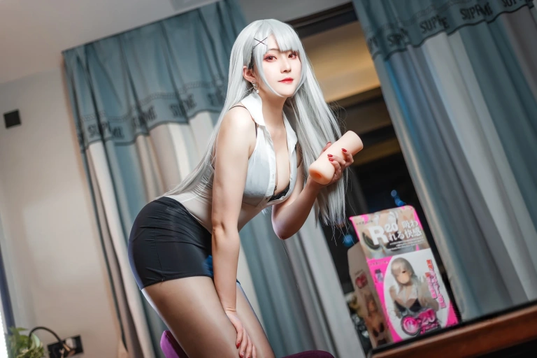 Natsuko_夏夏子《OL飞机杯》主题写真：50张全套美图，含1个视频