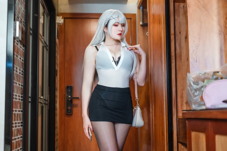 Natsuko_夏夏子《OL飞机杯》主题写真：50张全套美图，含1个视频