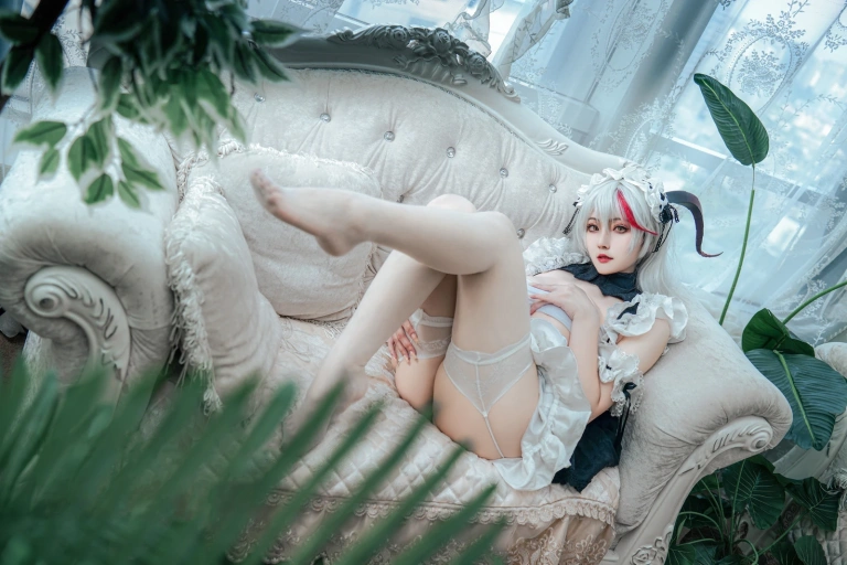 Natsuko_夏夏子《碧蓝航线 埃吉尔龙女仆》主题写真：17张全套美图