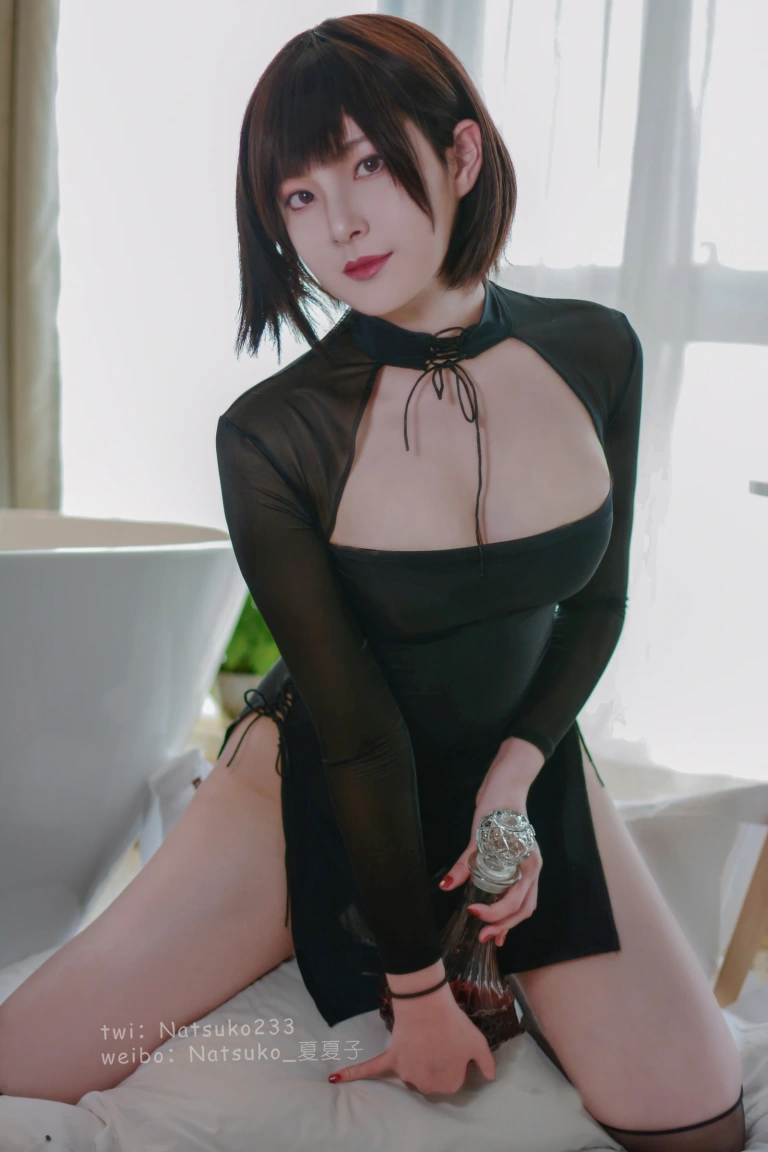 Natsuko_夏夏子《开胸旗袍》主题写真：18张全套美图