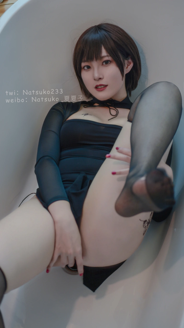Natsuko_夏夏子《开胸旗袍》主题写真：18张全套美图