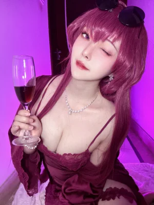 Natsuko_夏夏子《卡芙卡睡衣》主题写真：34张全套美图，含6个视频