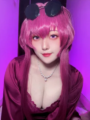 Natsuko_夏夏子《卡芙卡睡衣》主题写真：34张全套美图，含6个视频