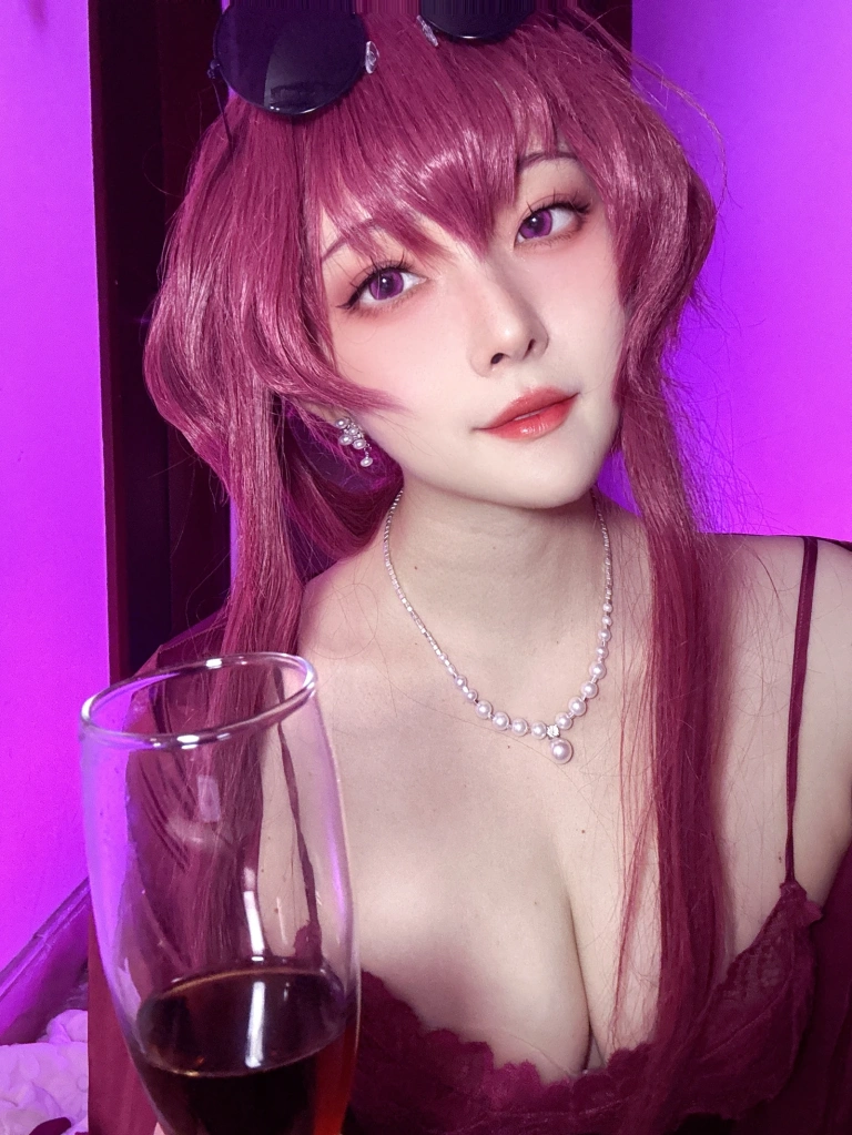 Natsuko_夏夏子《卡芙卡睡衣》主题写真：34张全套美图，含6个视频