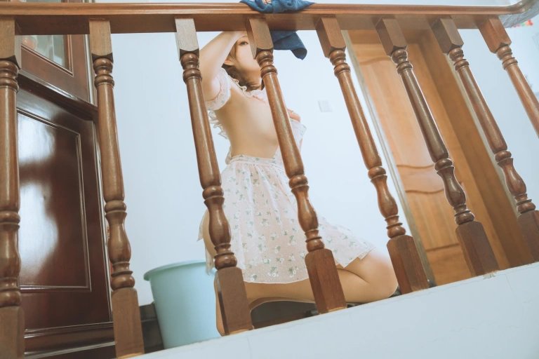Natsuko_夏夏子《碎花围裙》主题写真：55张全套美图