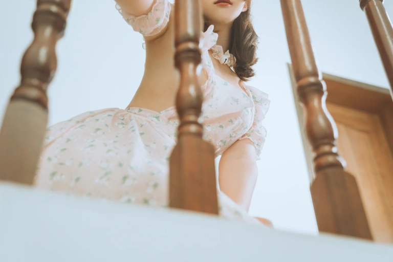 Natsuko_夏夏子《碎花围裙》主题写真：55张全套美图