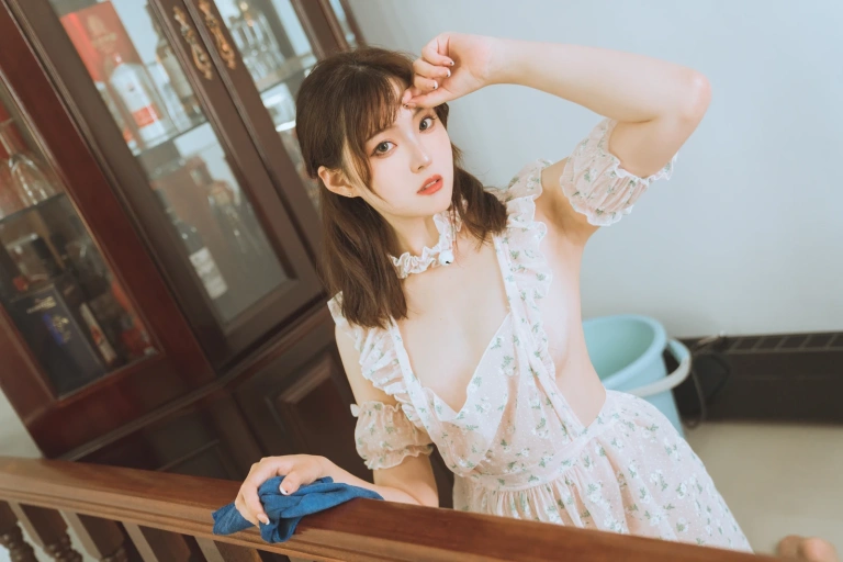 Natsuko_夏夏子《碎花围裙》主题写真：55张全套美图