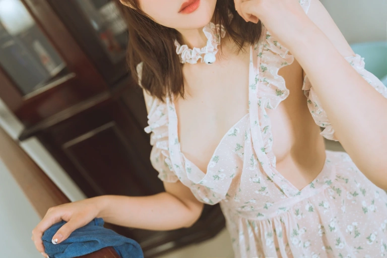 Natsuko_夏夏子《碎花围裙》主题写真：55张全套美图