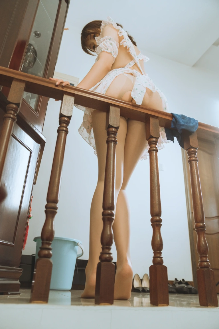 Natsuko_夏夏子《碎花围裙》主题写真：55张全套美图