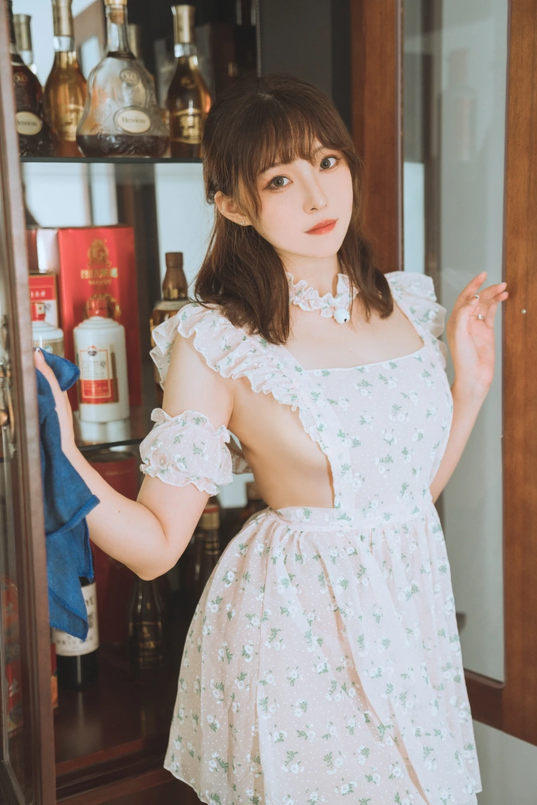 Natsuko_夏夏子《碎花围裙》主题写真：55张全套美图