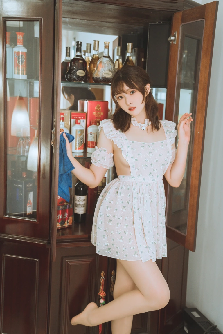 Natsuko_夏夏子《碎花围裙》主题写真：55张全套美图