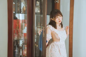 Natsuko_夏夏子《碎花围裙》主题写真：55张全套美图