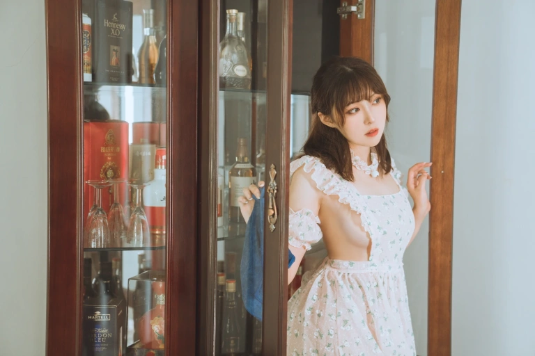 Natsuko_夏夏子《碎花围裙》主题写真：55张全套美图