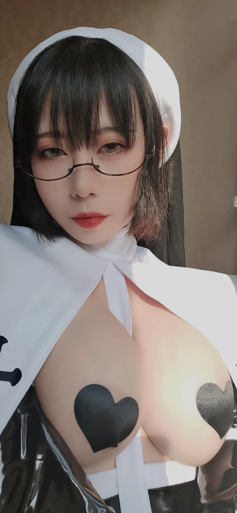 奈汐酱nice《7号本 修女》主题写真：41张全套美图，含7个视频