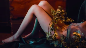 奈汐酱nice《小雏菊》主题写真：18张全套美图