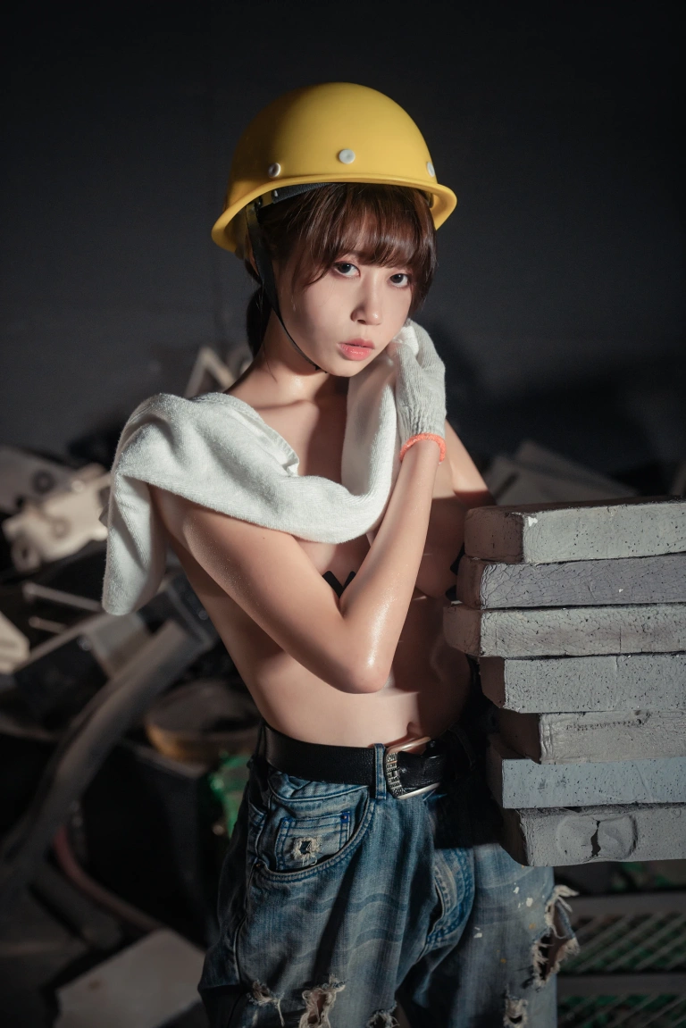 奈汐酱nice《咱们工人有力量》主题写真：35张全套美图