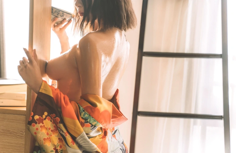 奈汐酱nice《消愁》主题写真：15张全套美图
