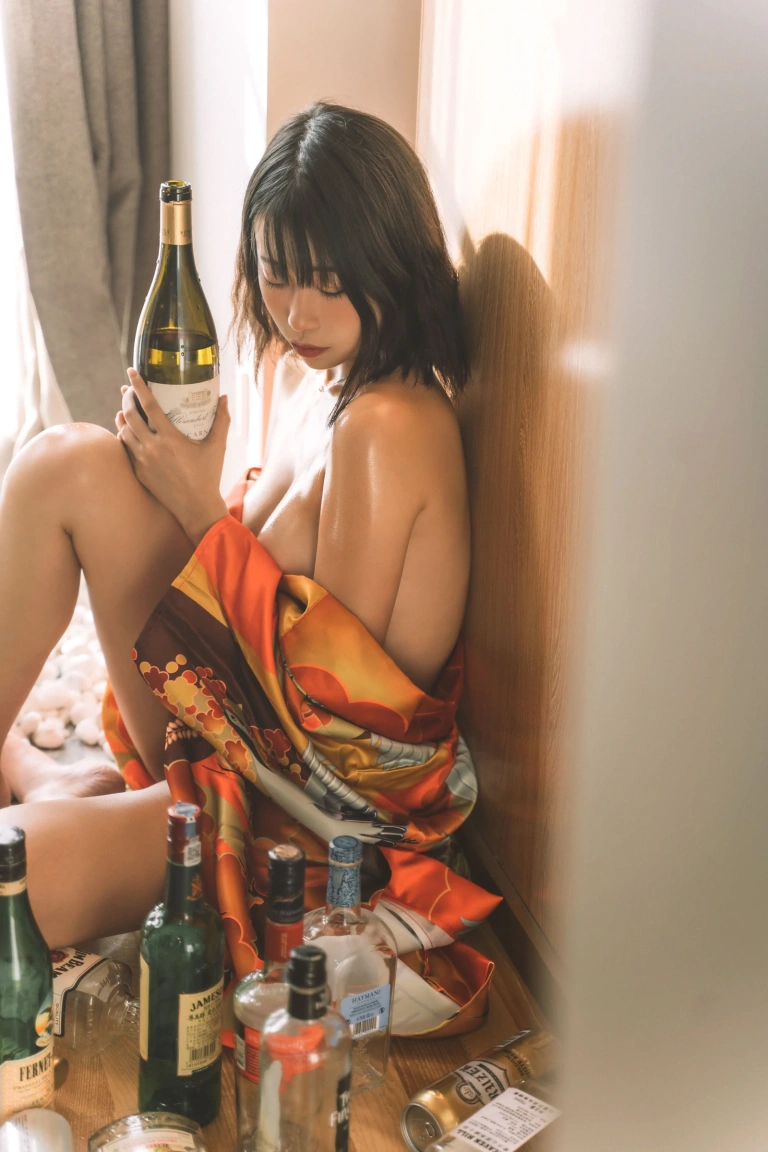 奈汐酱nice《消愁》主题写真：15张全套美图