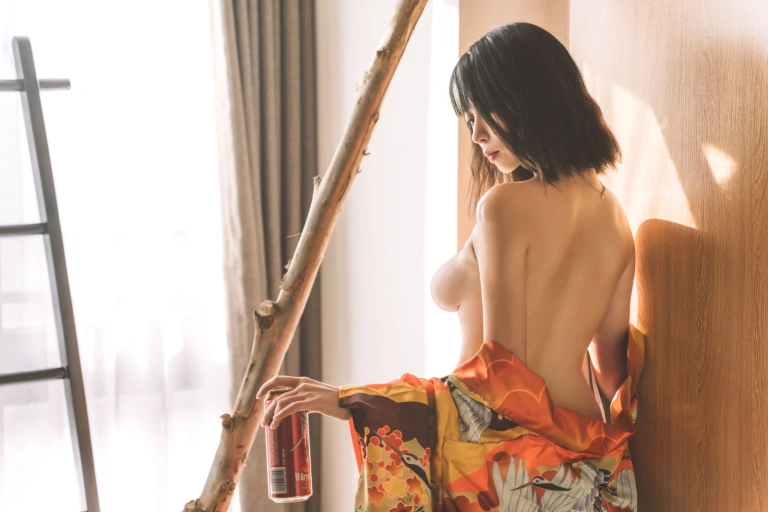奈汐酱nice《消愁》主题写真：15张全套美图