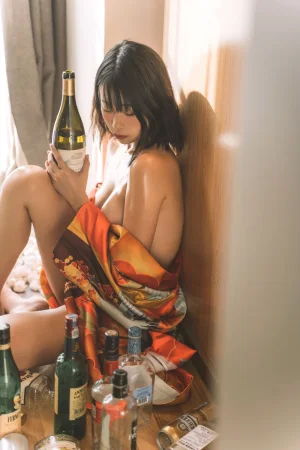 奈汐酱nice《消愁》主题写真：15张全套美图